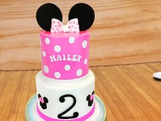 Minnie Mouse Bowtique cake