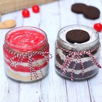 Strawberry Oreo Jar Cake