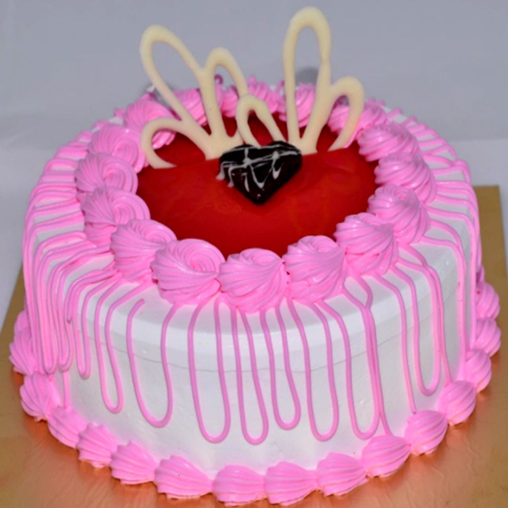 Strawberry Iconic Cake Eggless