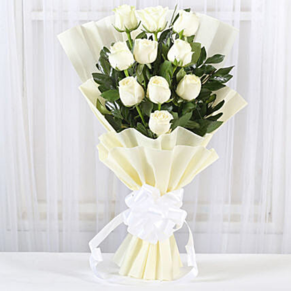 Pristine white roses bunch