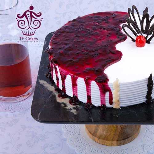 Round Red Berry Cake