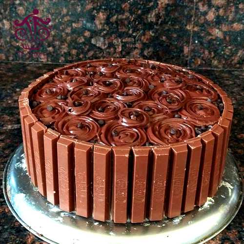 KitKat Rosey Cake