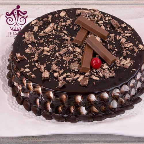 Luscious Kitkat Cake