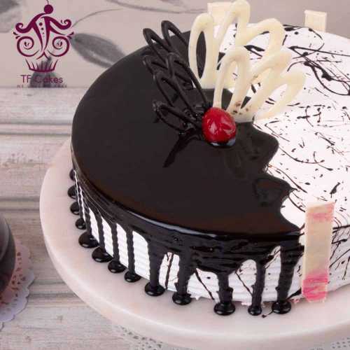 Chocolate vanilla fusion cake