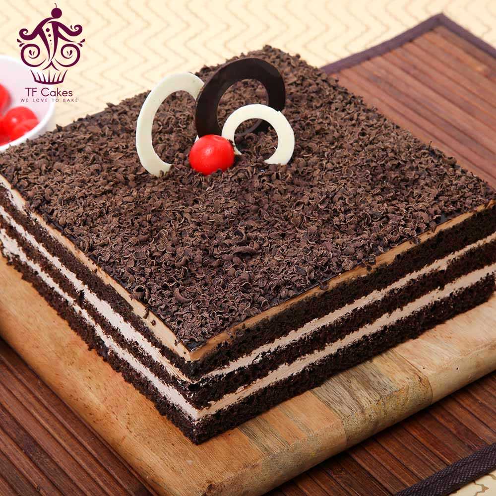 Delectable square-shaped chocolate cake |