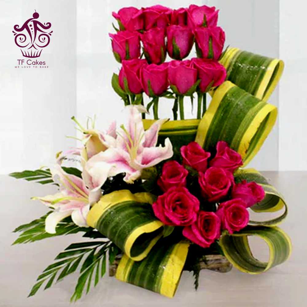 20 Exquisite Pink Roses and 2 Pink Lilies