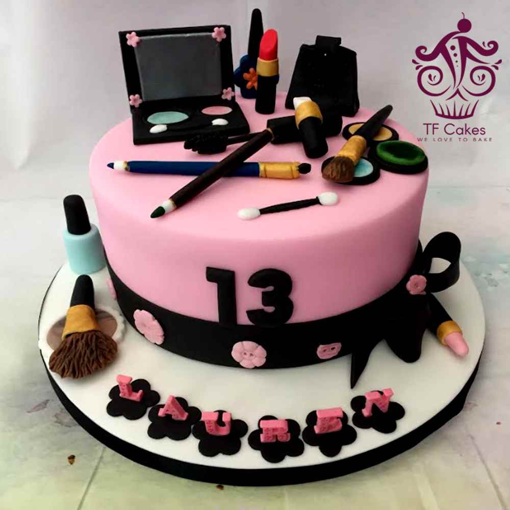 A Makeup Theme Cake